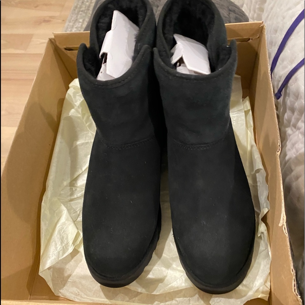 Ugh Size 8 Kristin booties